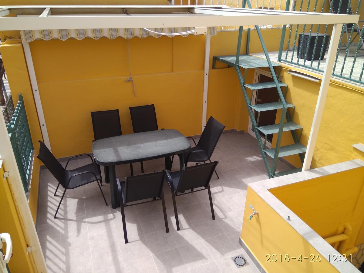 Three-Bedroom House,644846967:JPEG